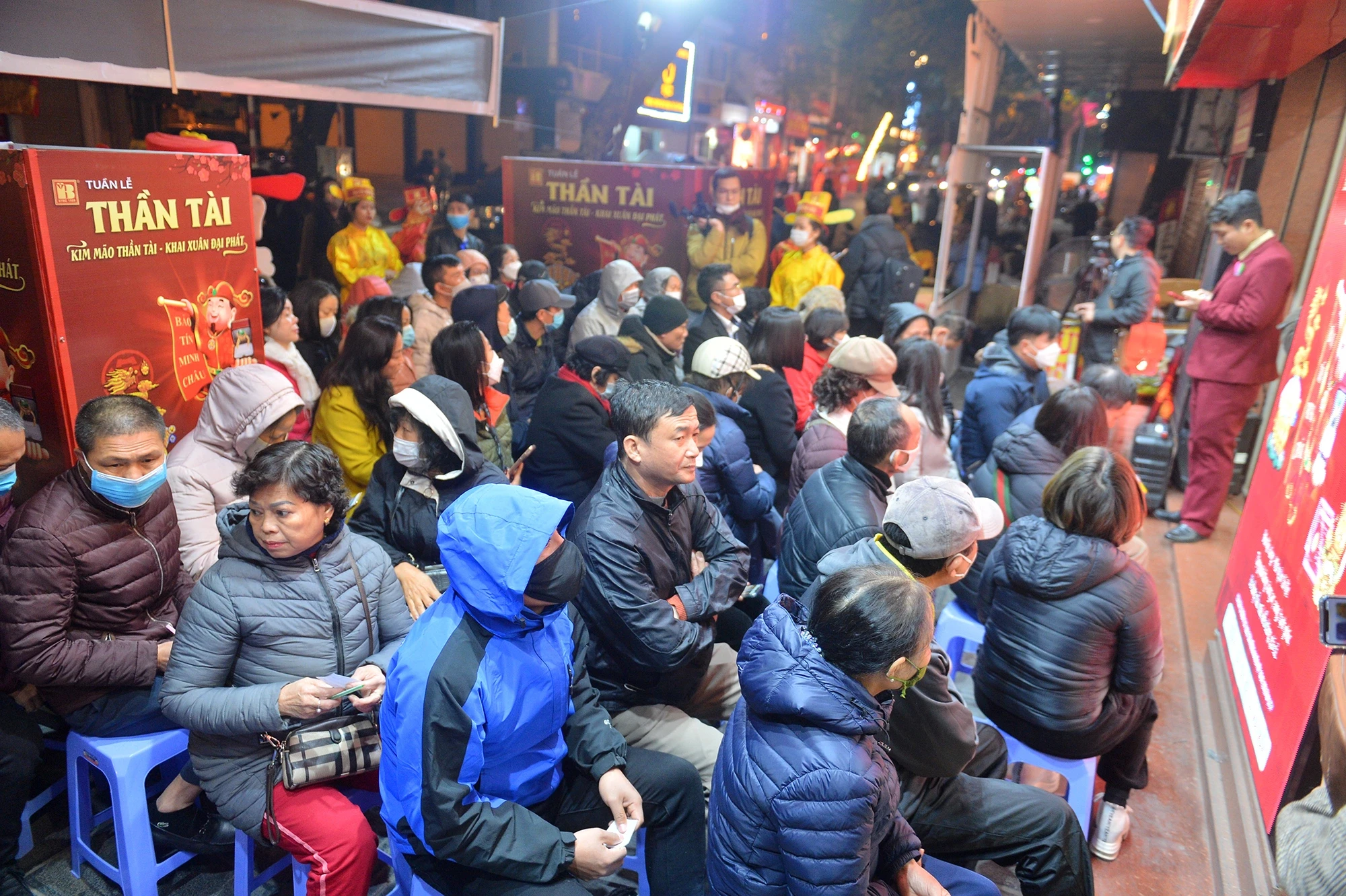 mua-vang-ngay-via-than-tai-1771747348.webp