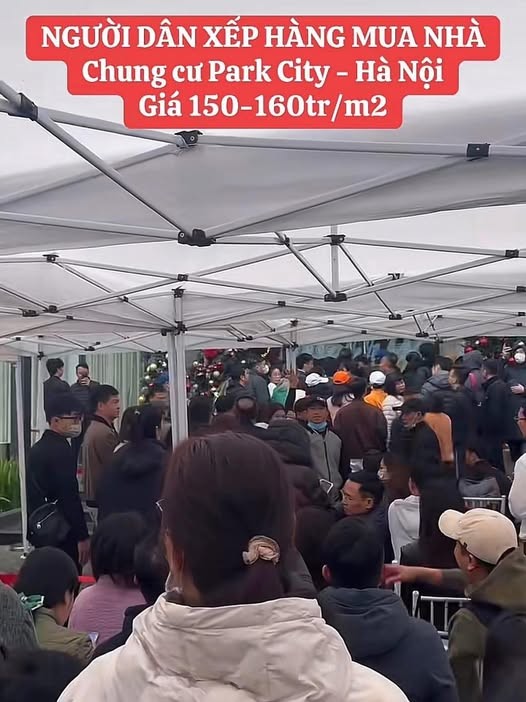 xep-hang-mua-park-city-1766029816.jpg
