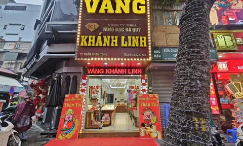 Mua vàng ngày vía Thần Tài: Tiệm lớn xếp hàng chật cứng, tiệm nhỏ “đuổi ruồi”
