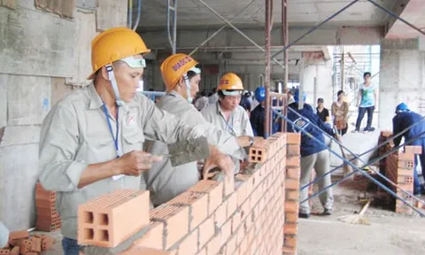 Nhà thầu của Vingroup tuyển công nhân lương 47 triệu/tháng, ăn ở miễn phí: GS, BS vào đây khóc cùng em nào