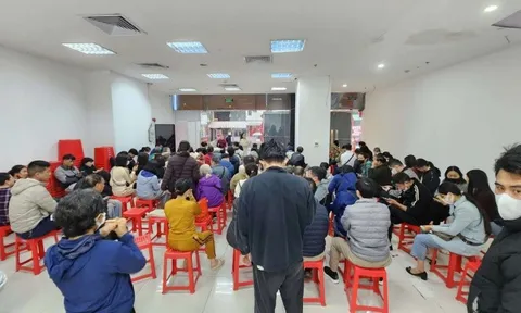 Lạ chưa kỳ, giá vàng thế giới sốt nóng, trong nước “đóng băng”