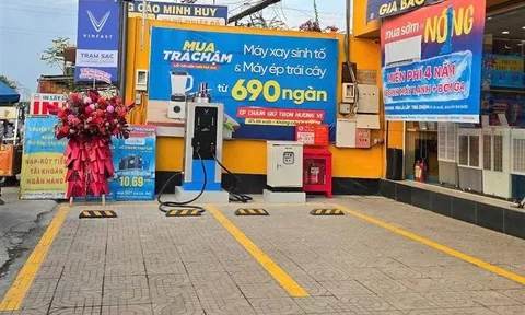 2.000 cửa hàng thành “trạm sạc mini”: V-Green của tỷ phú Vượng chơi lớn!